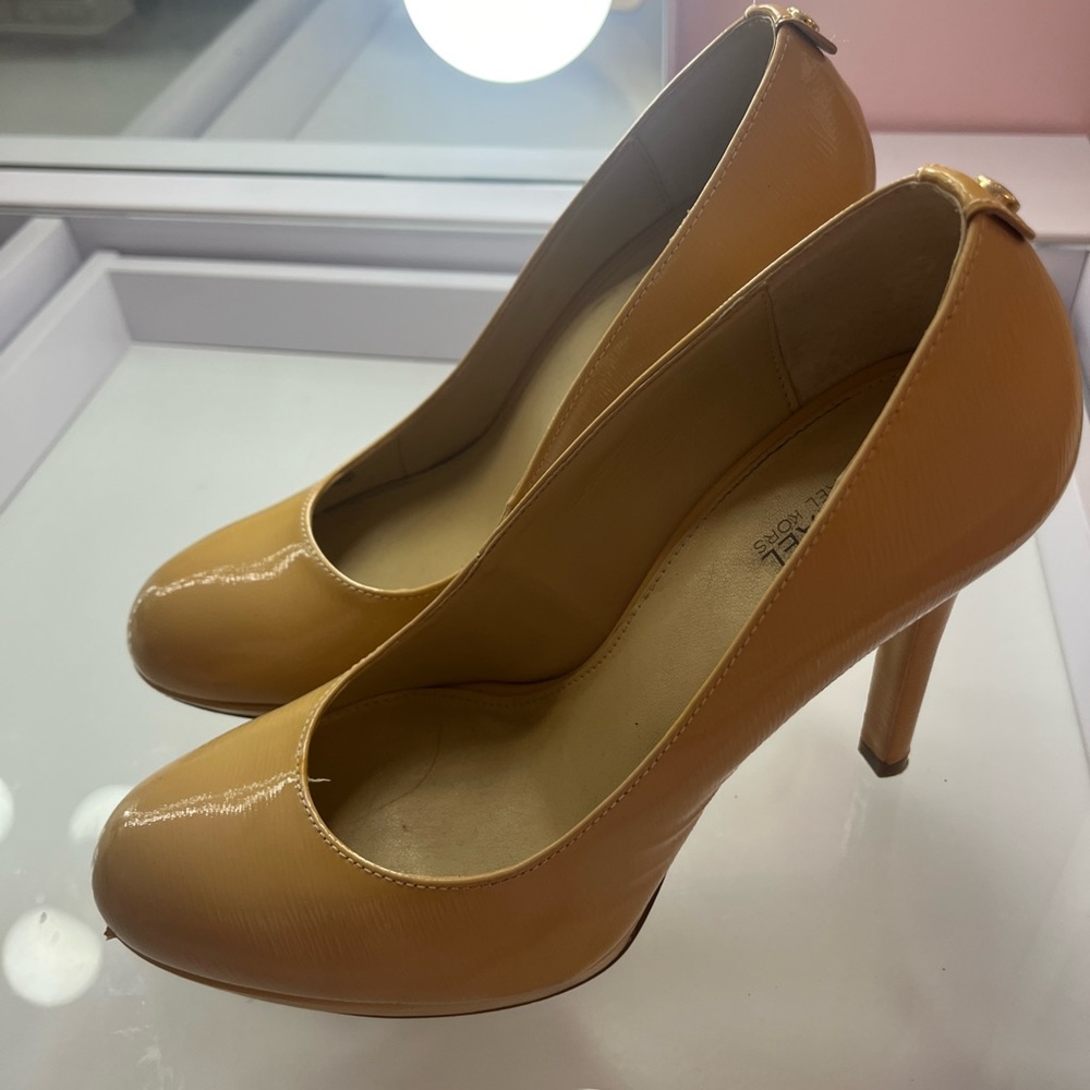 MICHALE KORS HEELS
